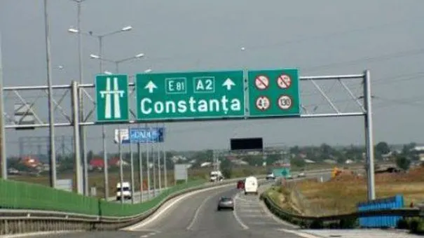 INCENDIU pe Autostrada Soarelui. Traficul este îngreunat din cauza vizibilităţii extrem de reduse