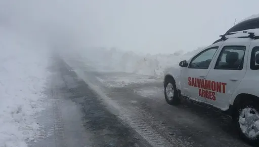 Prăpăd pe Transfăgărășan: Stratul de zăpadă este de aproape 1 metru!