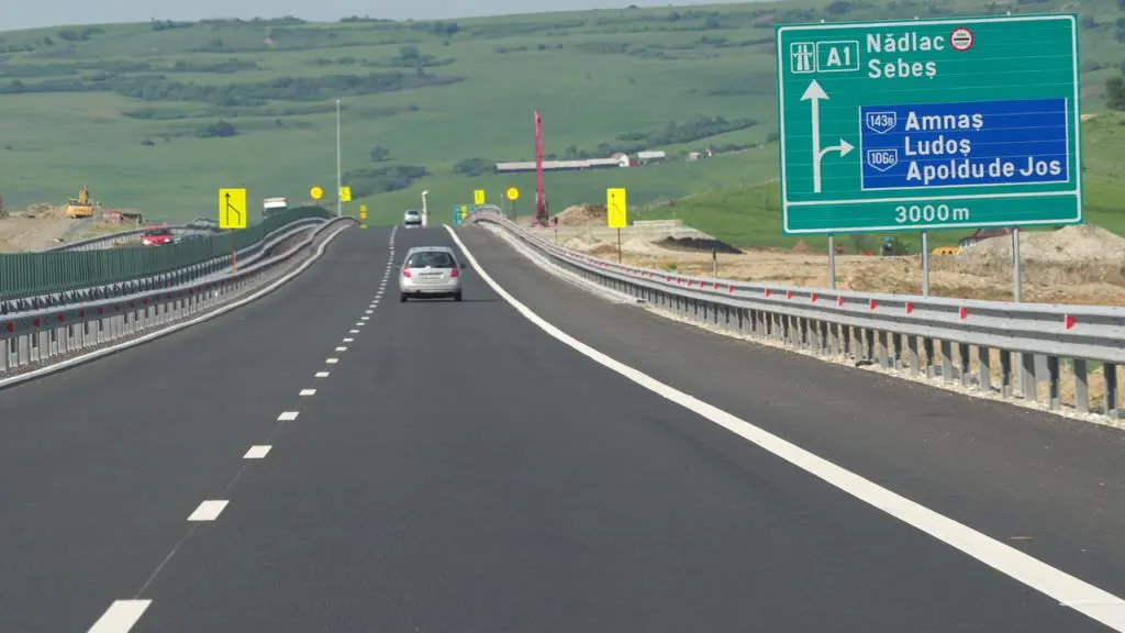 FOTO. Surpriză pe Autostrada A1. Şoferul a înlemnit când a văzut ce era în faţa lui