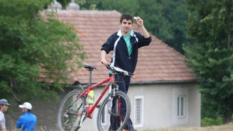 O aplicaţie a unui tânăr din România te poartă prin locurile de poveste din ţara noastră