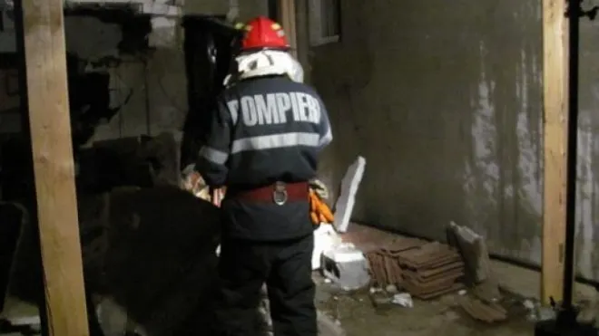Explozie puternică într-o locuință din Vaslui: un bărbat a fost rănit