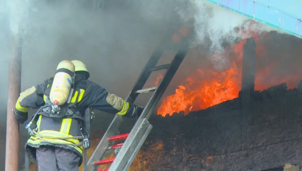 INCENDIU la un hotel din Olăneşti! 200 de persoane, evacuate