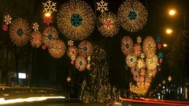 Motivul pentru care un oraş din România va aprinde luminile de Crăciun mai repede
