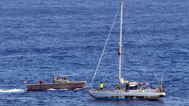 Două femei şi cei doi câini ai lor, SALVARE EXTRAORDINARĂ: au plutit în Ocean timp de 5 luni