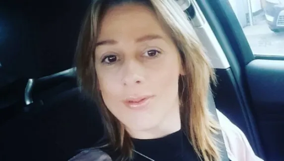 A dat cu mopul în bucătărie și s-a prăbușit din picioare. Oricine poate păți asta!