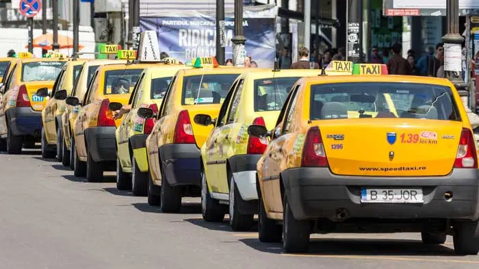 Transportatorii anunţă un protest masiv anti-UBER în faţa Guvernului
