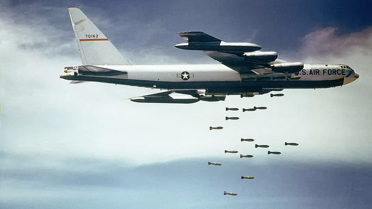 Bombardiere ruse, escortate din apropierea unui portavion american, în Marea Japoniei