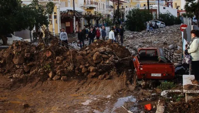 Atenţionare de călătorie pentru Grecia. A fost declarată stare de urgenţă
