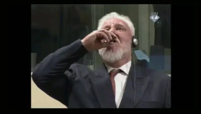 Un criminal de război a murit după ce a băut otravă în fața instanței Tribunalului de la Haga