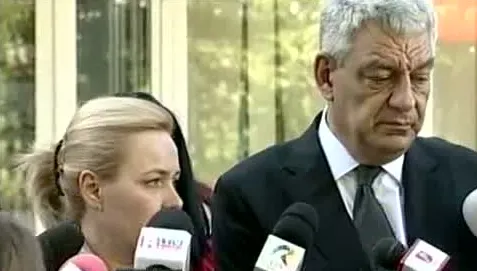 Premierul o ia peste picior pe Carmen Dan: Să o întreb eu ce a mai găsit prin casă?!
