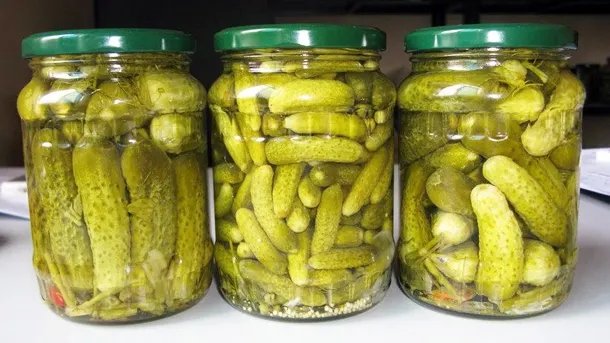 Nu mai mâncați castraveți murați, dacă suferiți de aceste boli! Avertismentul medicilor