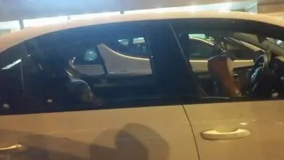 Revoltător. O mamă şi-a lăsat fetiţele în maşină şi a plecat. Ce a urmat a şocat pe toată lumea