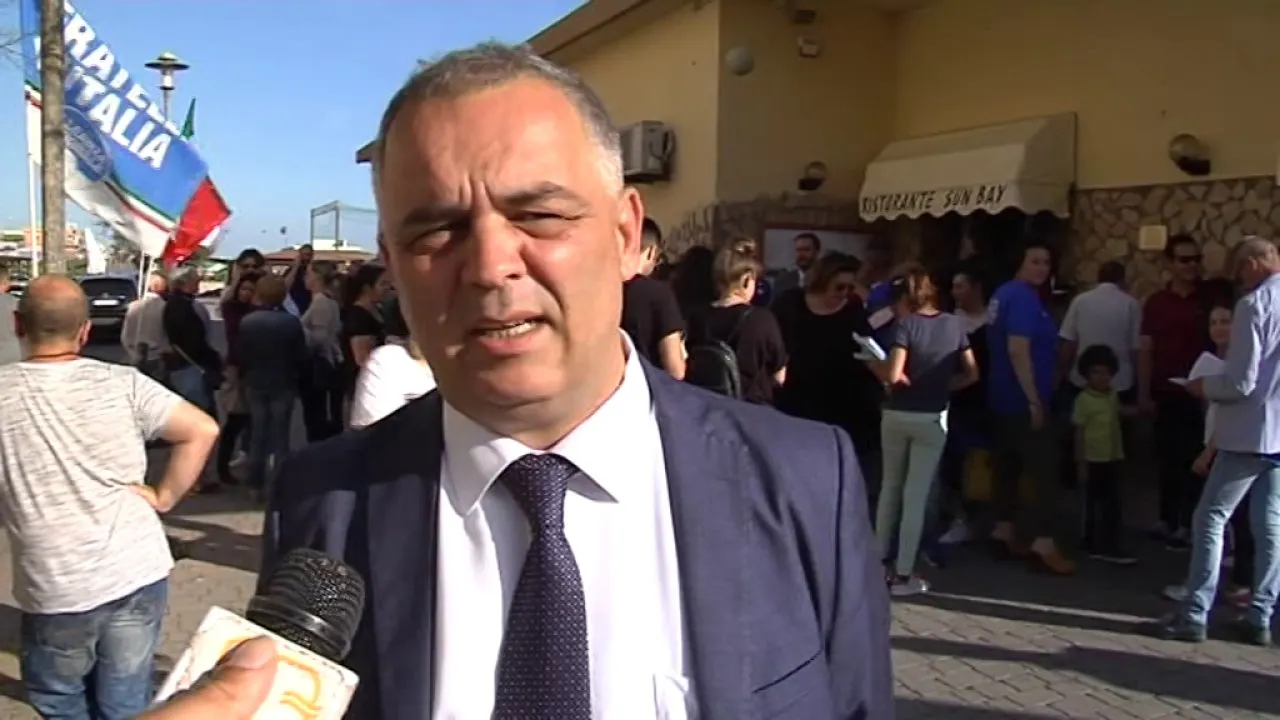 Un politician din Italia îi jignește pe români: "Gata cu gunoaiele astea, să fie alungați în șuturi"