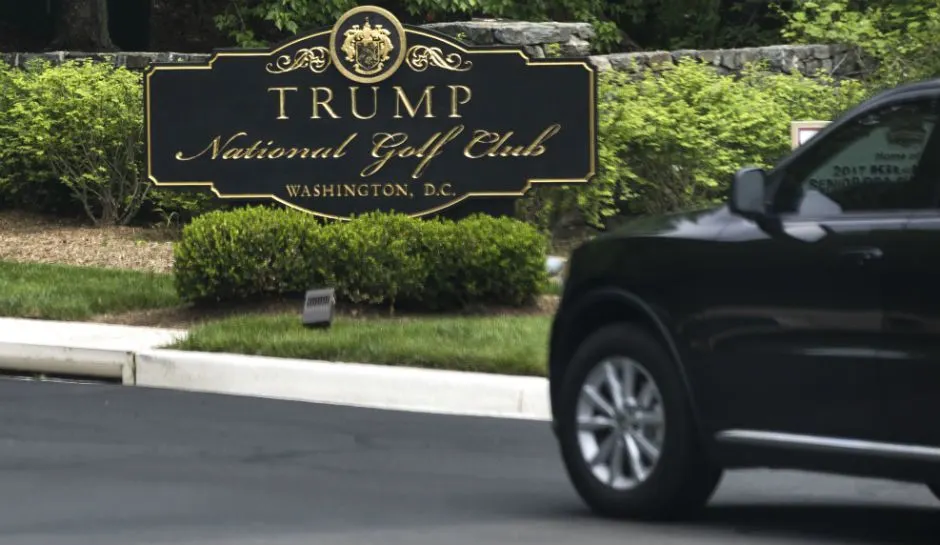 Femeia APLAUDATĂ de tot internetul pentru un gest a fost CONCEDIATĂ. Când l-a văzut pe Trump...