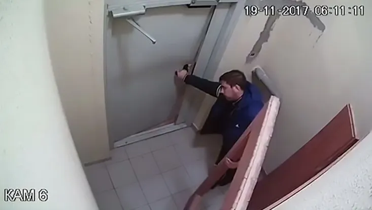 Un bețiv din Rusia s-a chinuit 3 ore să deschidă o ușă, înainte să facă o descoperire șocantă