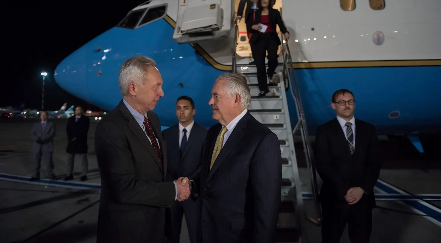 FOTO. Cu ce oficiali s-a întâlnit Rex Tillerson, în scurta sa escală în România