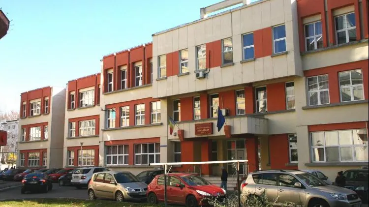 Învăţătoarea din Brăila care îi JIGNEA şi AGRESA pe elevi în clasă, CONDAMNATĂ