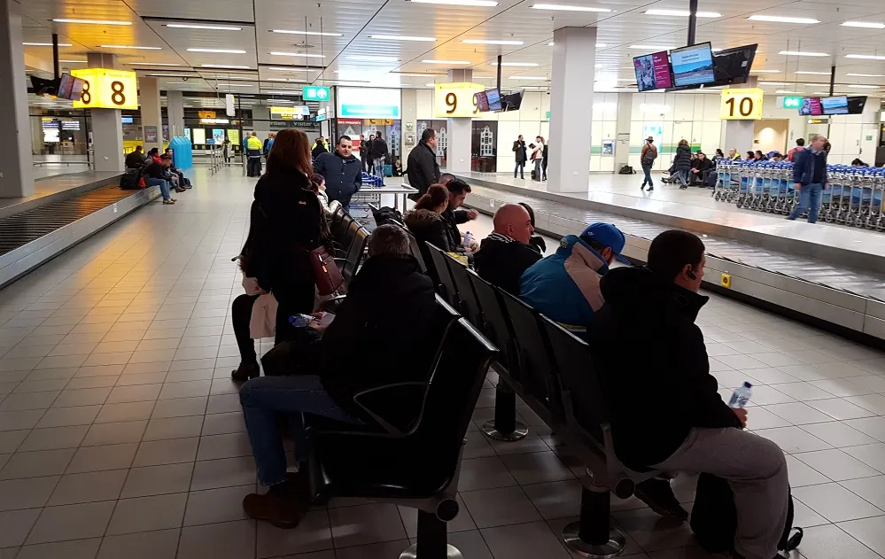 TAROM începe anul cu noi probleme tehnice, o aeronavă n-a mai aterizat la Sibiu