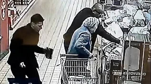 Cum au SCANDALIZAT doi români Marea Britanie. Camerele au surprins totul!