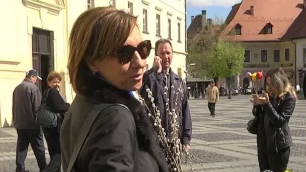 Carmen Iohannis, soţia preşedintelui, a participat SINGURĂ la slujba de Crăciun de la Sibiu