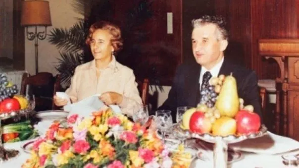 Ce obicei bizar avea Nicolae Ceaușcu atunci când voia să bea suc