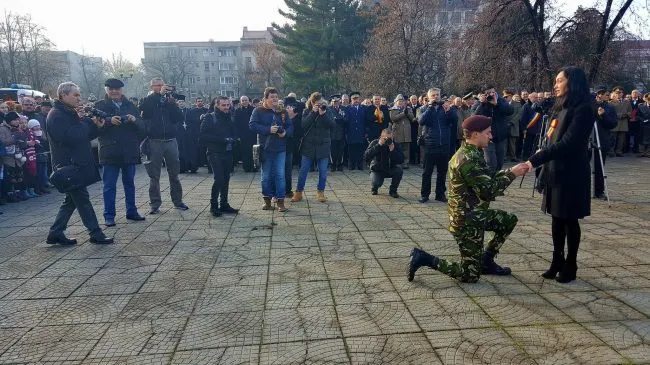 Cerere în căsătorie la Oradea, la parada de Ziua Națională