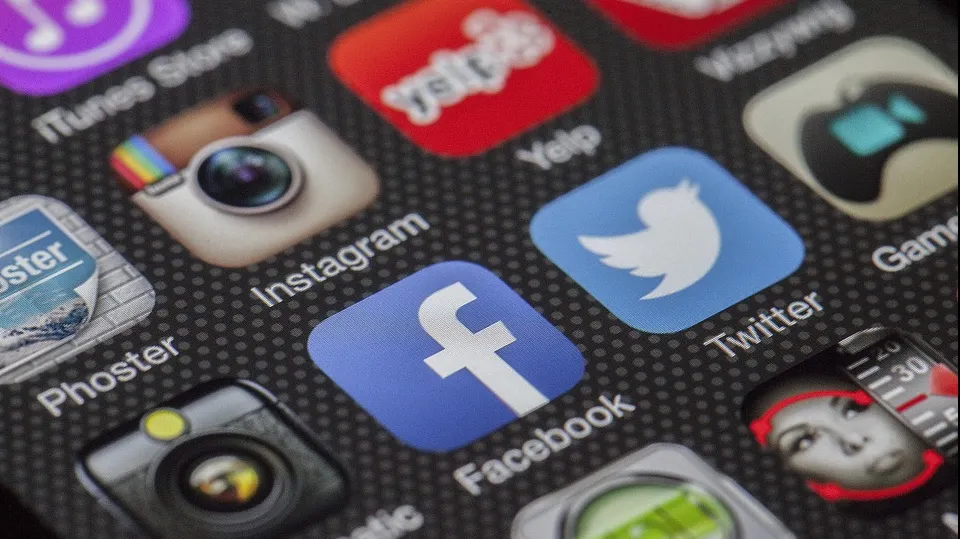 Ce poze să nu publici pe Facebook de Crăciun sau de Revelion