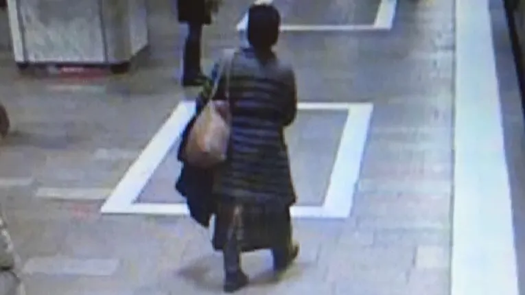Noi incidente la metrou. Patru persoane au depus plângeri pe numele femeii care ameninţa călătorii