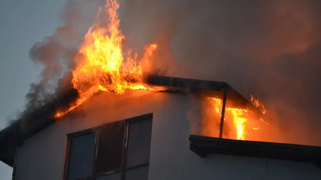 Incendiu devastator la o pensiune din Moeciu de Sus