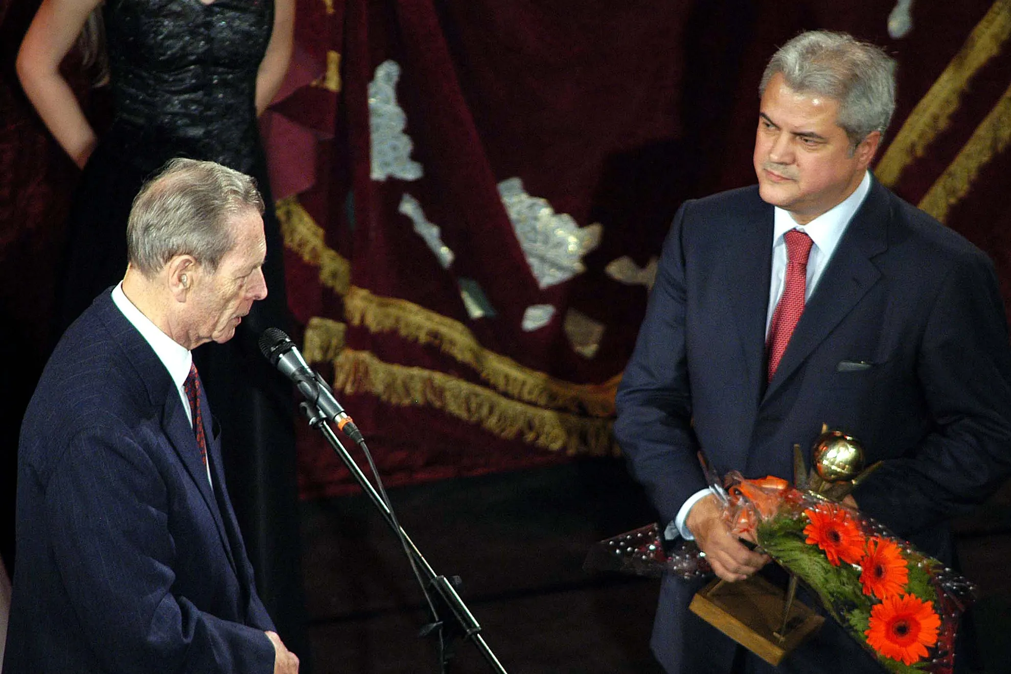 Regele Mihai a murit. Adrian Năstase: "Cu moartea sa se încheie (sau începe) o legendă"