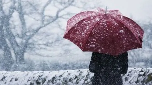 Vine iarna! Vremea se răceşte accentuat: ninsori, precipitaţii mixte şi intensificări ale vântului