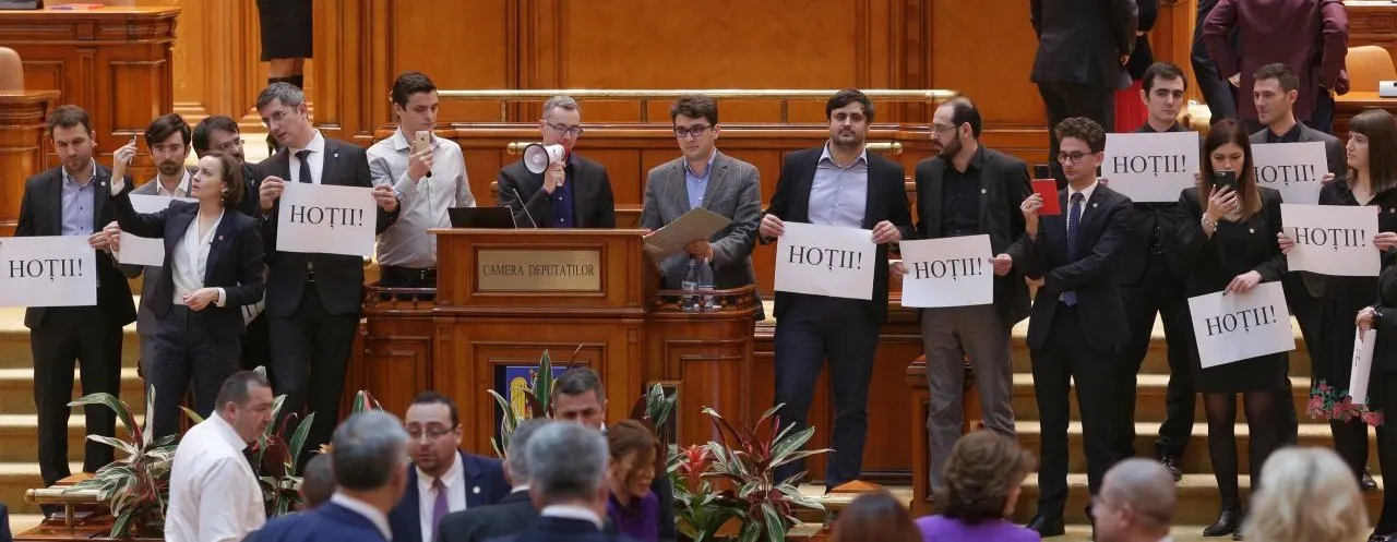 ,,Noaptea ca hoții'', episodul doi. PSD și ALDE, vot pe articole până la miezul nopții