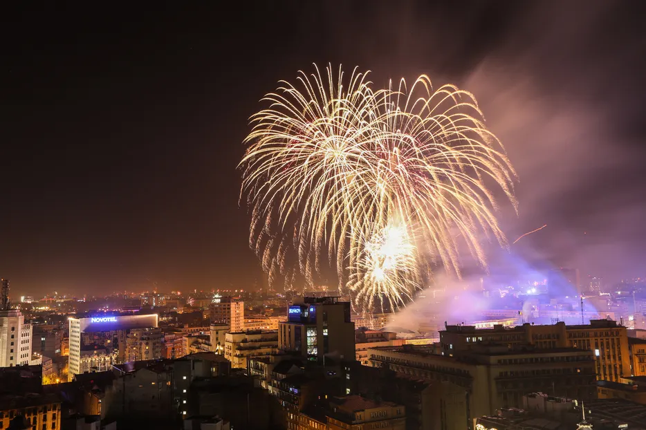 5 zodii care nu vor avea pe cine să sărute în noaptea de Revelion