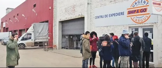O femeie acuză o firmă de curierat că i-a distrus Crăciunul copilului. Ce s-a întâmplat cu cadoul
