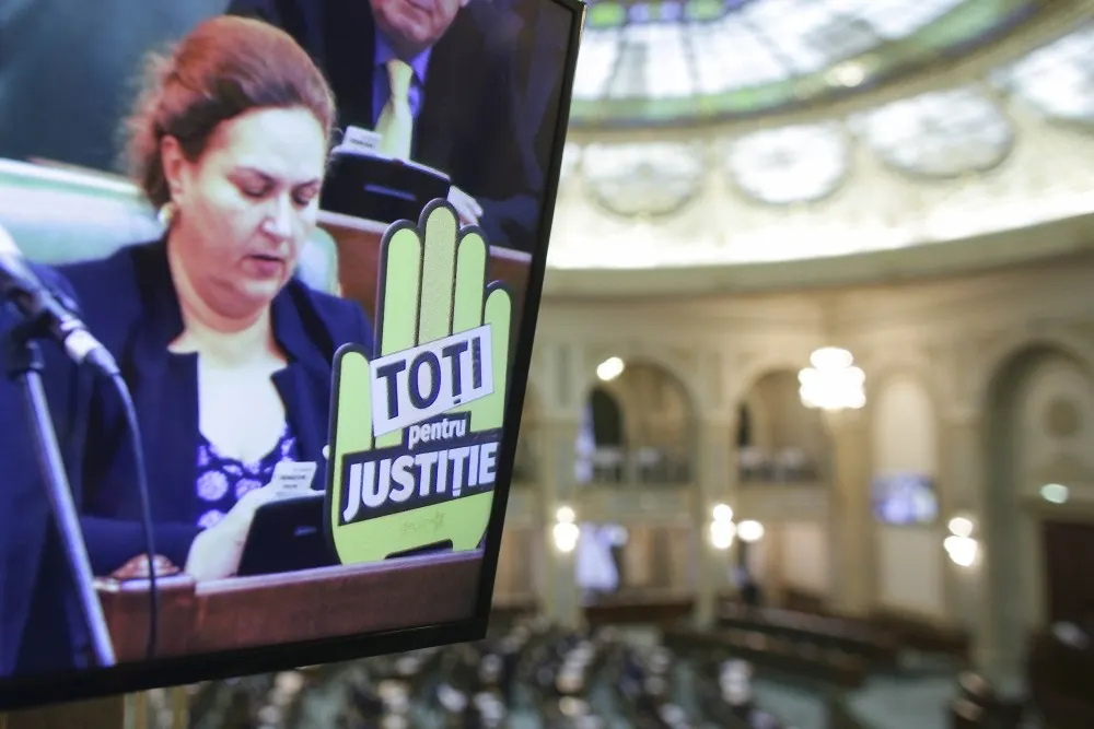 Un nou cadou pentru aleșii locali