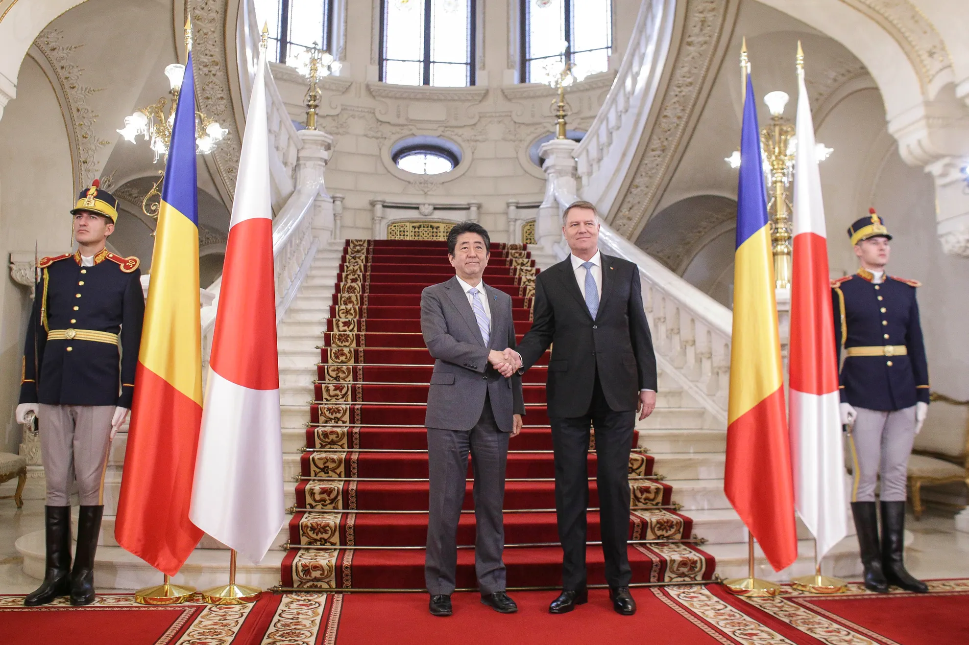Iohannis, după discuțiile cu premierului Japoniei: Am discutat despre un parteneriat strategic 
