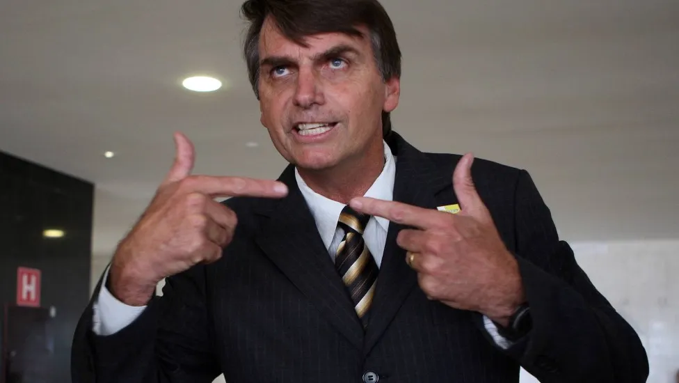 Extrema-dreaptă câștigă primul tur al prezidențialelor în Brazilia. Luptă strânsă în turul II