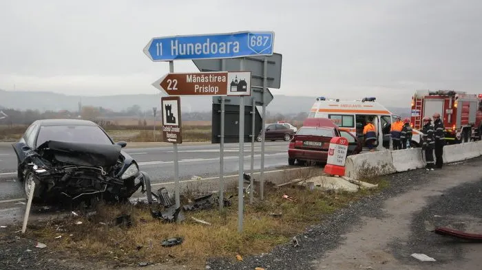 Accident violent pe drumul ce duce spre mănăstirea lui Arsenie Boca (VIDEO)