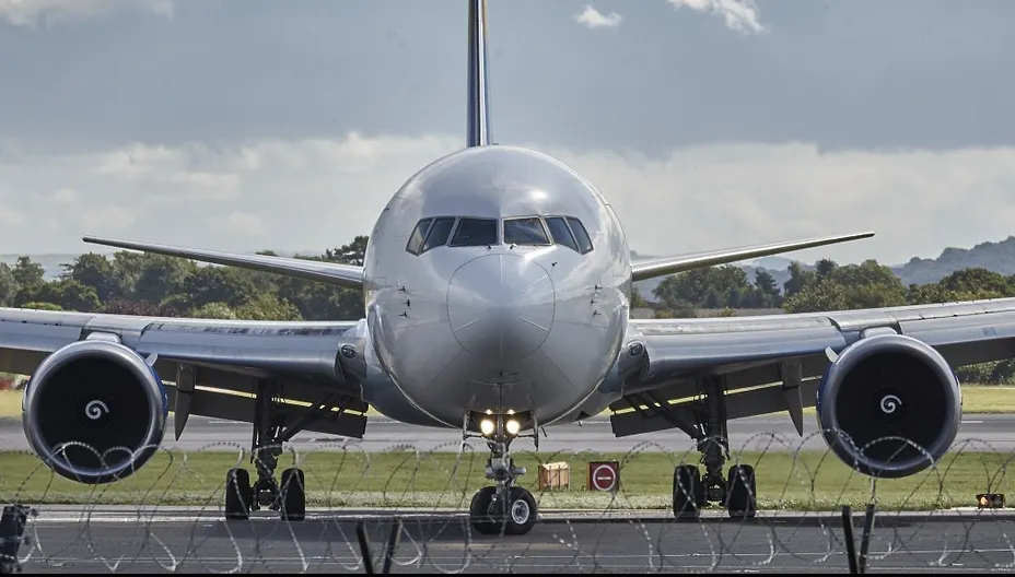 Ce ar trebui să faci de fiecare dată când călătorești cu avionul