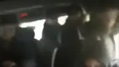 REVOLTĂTOR! Elevă de 12 ani, bătută de un coleg în microbuzul şcolii! "Mai dă-i, mai dă-i!" (VIDEO)