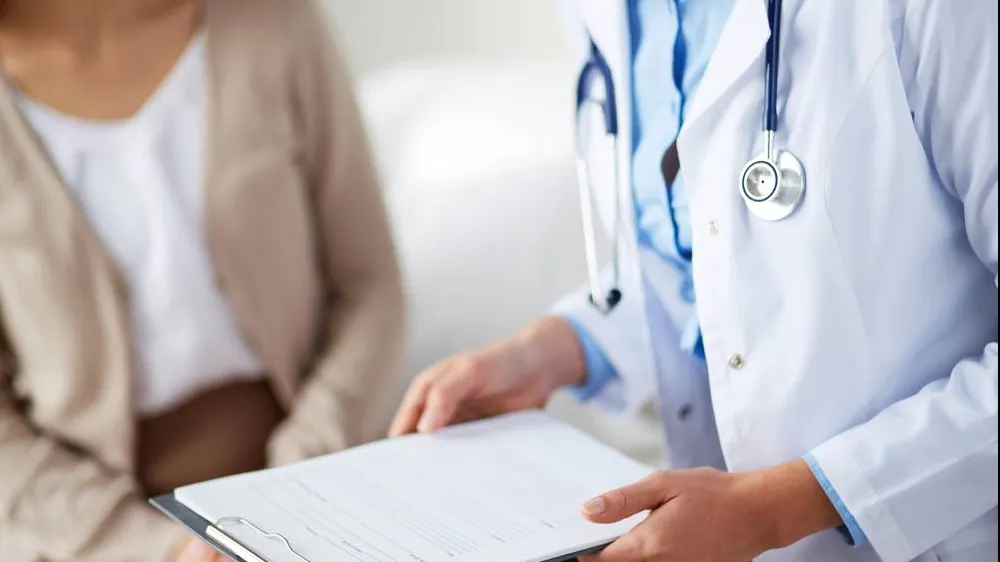 O doctoriţă s-a prăbuşit în faţa pacientei pe care o consulta. A murit după o tură de 18 ore
