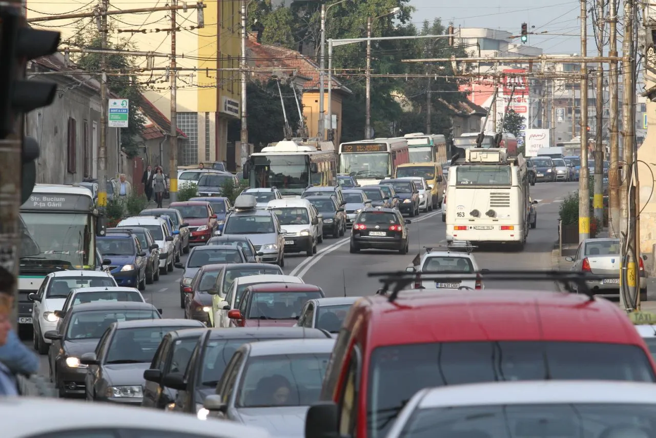 FOTO. Imagini halucinante surprinse în trafic. Inconștiență maximă din partea unor părinți