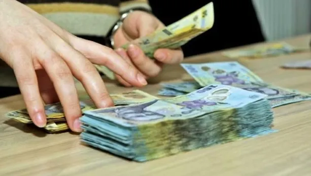 Bugetarii care vor primi salarii mai mari în 2018