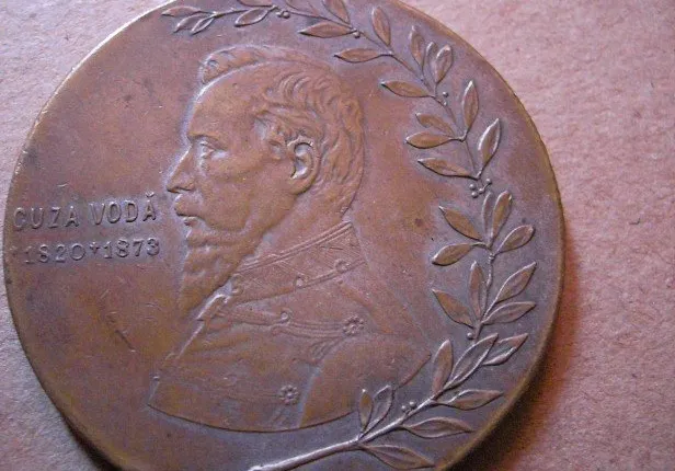 Mai ai pe acasă astfel de monede cu aniversarea Micii Uniri? Te poţi îmbogăţi. Iată cât valorează!