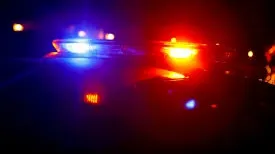 Culmea beţiei - un tânăr a urcat în maşina poliţiei şi le-a cerut să îl conducă acasă