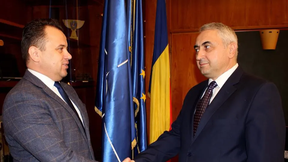 Educația, între ”Genunche” și Pamblică”. Liviu Pop i-a predat mandatul lui Valentin Pop
