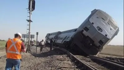 Un tren care transporta politicieni americani s-a izbit cu o camionetă de gunoi: Mai multe victime