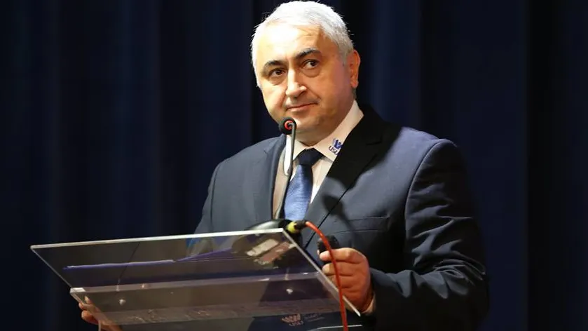 Valentin Popa nu se încurcă cu mărunţişuri, vrea să modifice legile educaţiei