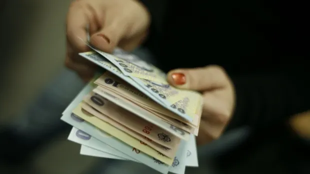 O nouă lovitură pentru românii care muncesc în străinătate