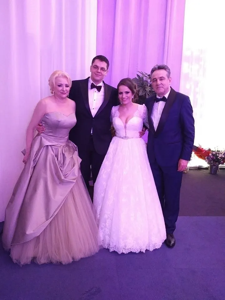 Cum s-a îmbrăcat Viorica Dăncilă când a fost soacră mare